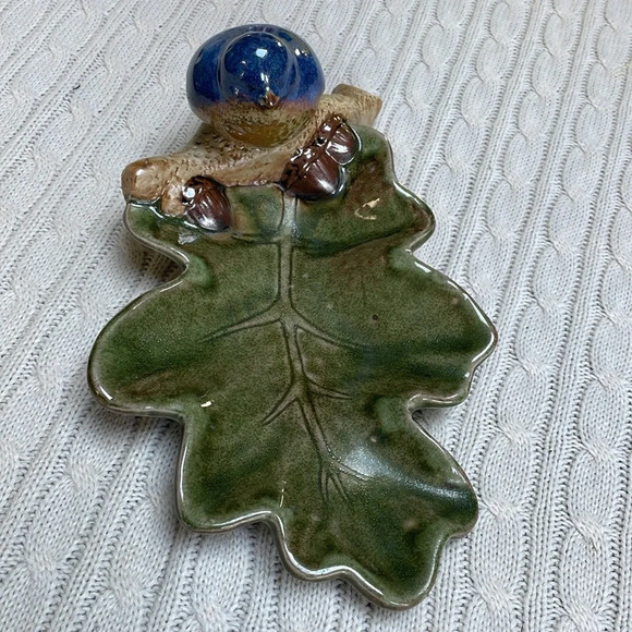 Tabletop birdbath. 13”x 8” leaf bluebird branch acorn. No chips or cracks. - Picture 6 of 10